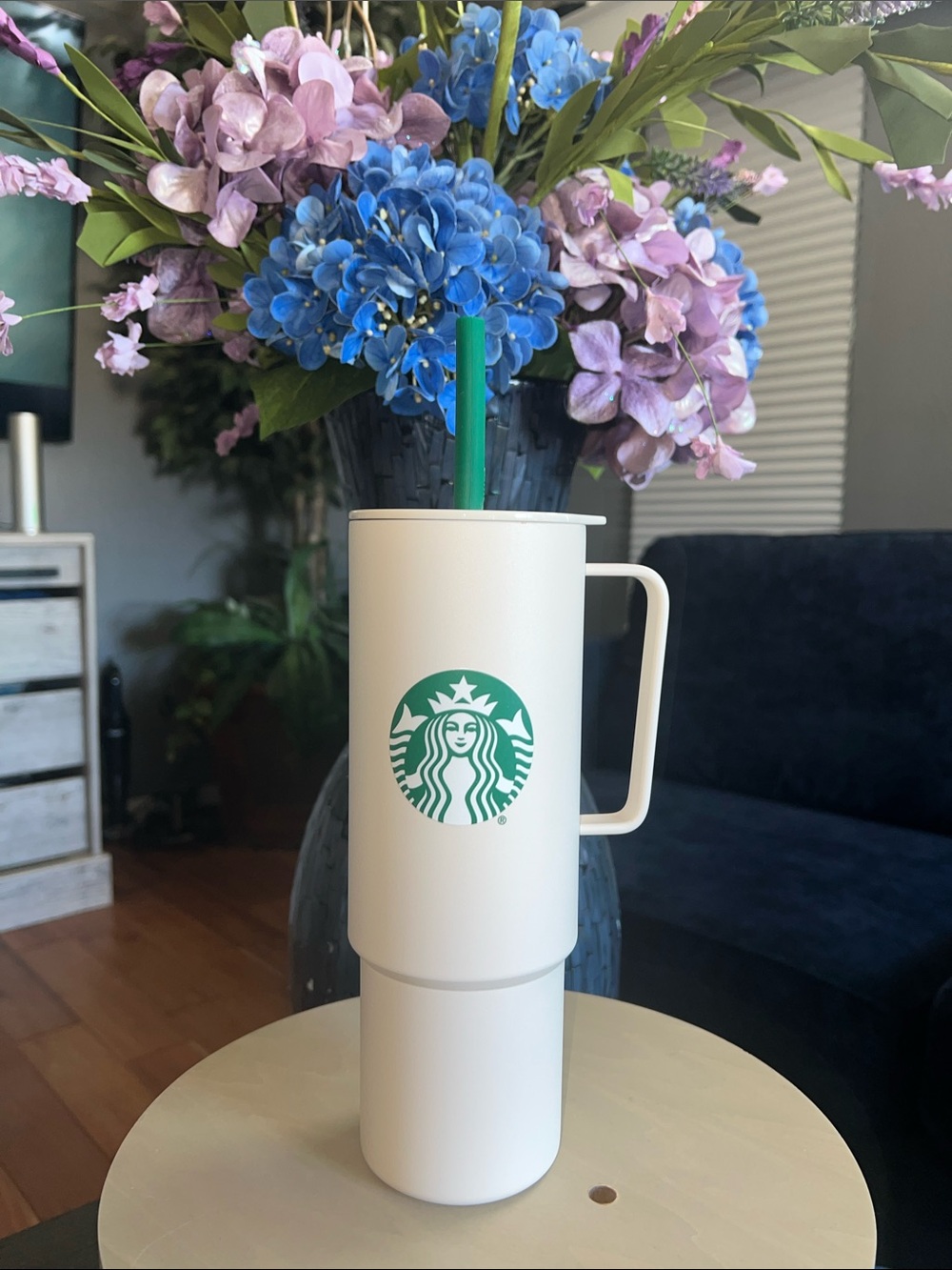 🍃NWT Starbucks Cream Tumbler with Handle Green Siren Logo Quencher Style Cup🍃